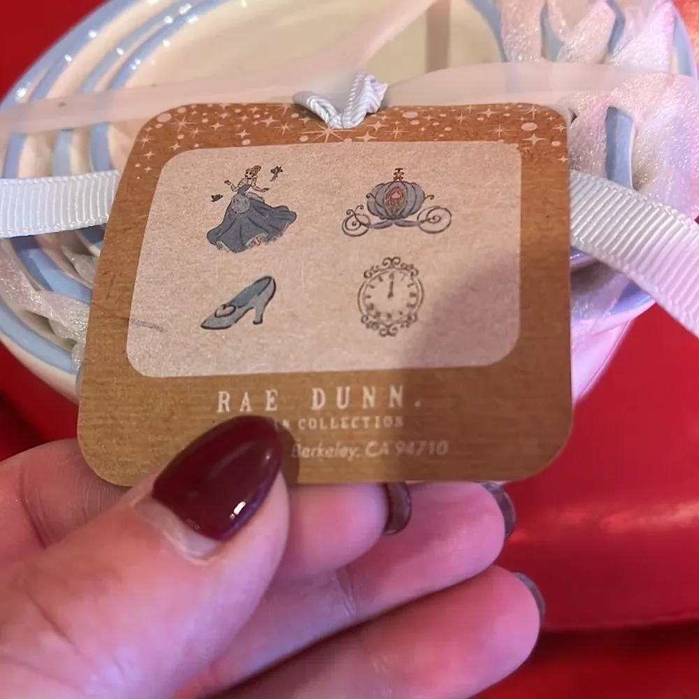 NWT Rae Dunn Disney Cinderella measuring cups